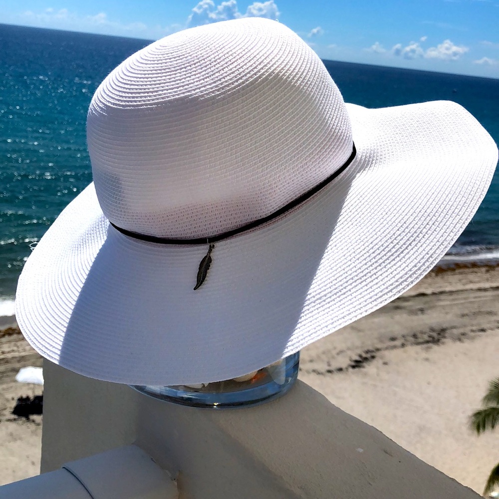 HATS HOUSE OF LAFAYETTE SEXY WHITE BRIM HAT - with feather charm - Picture 3 of 5